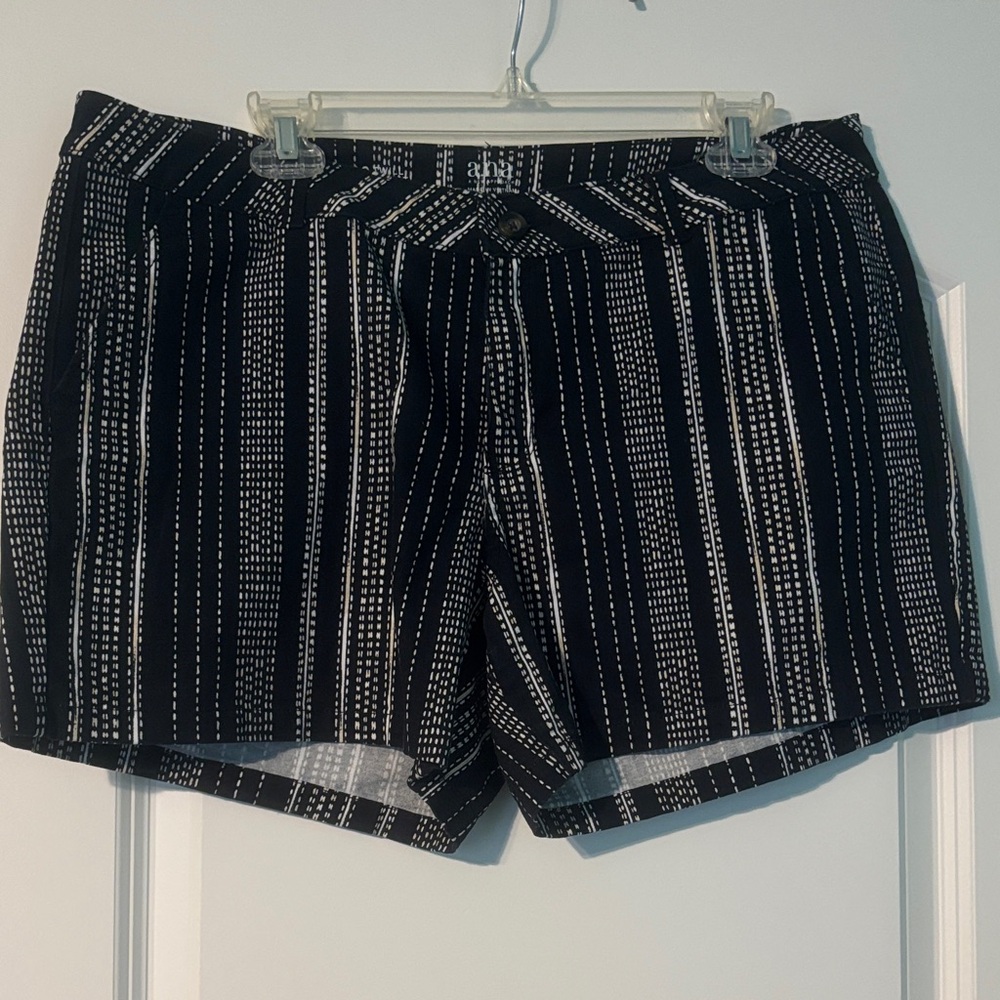 a.n.a Black and White Striped Patterned Women's Shorts